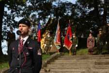 odhaleni-busty-sokola-a-legionare-jana-capka-v-doubrave-zdroj-csol-ostrava-1_1728321188.jpg